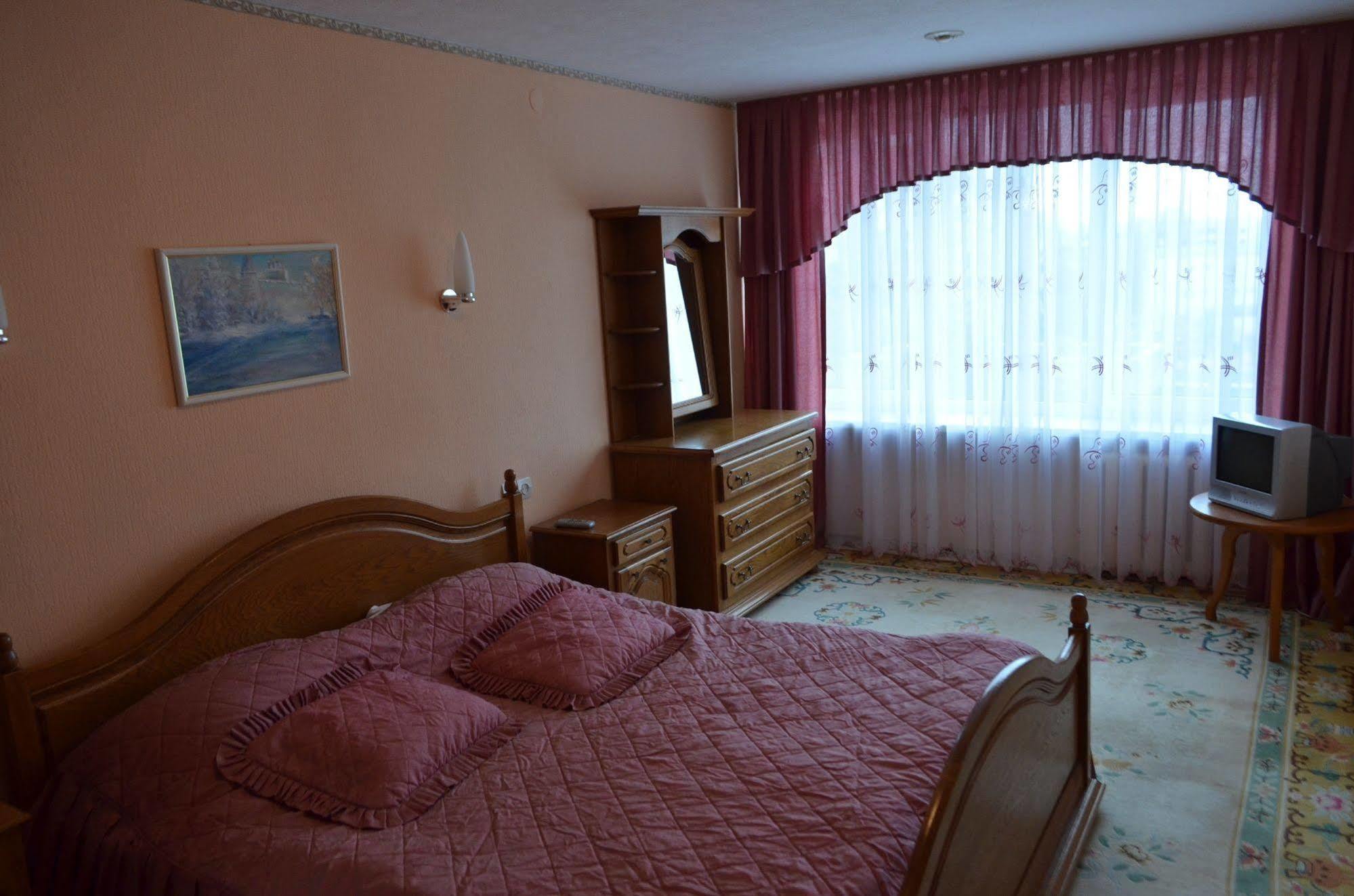 Rizhskaya Hotel Pskov Exterior foto